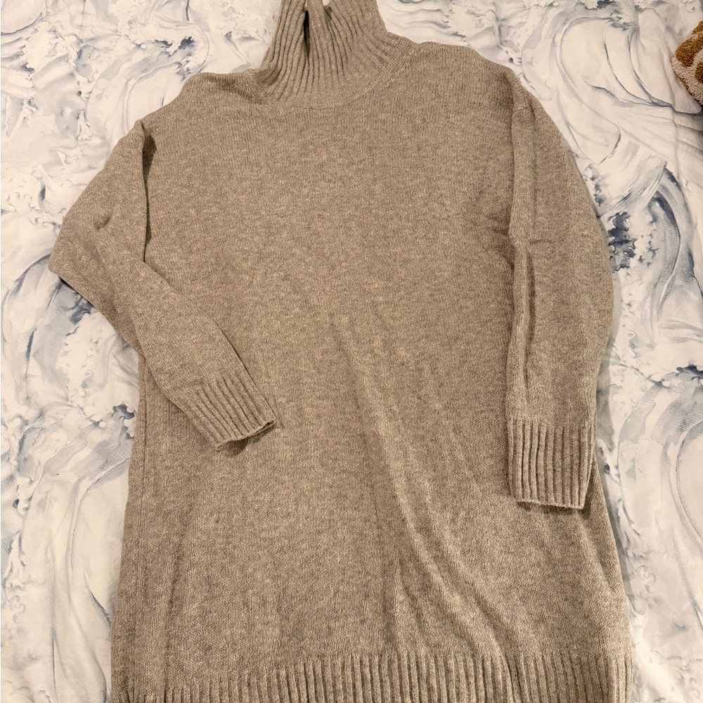 GAP Heather Gray Turtleneck Sweater